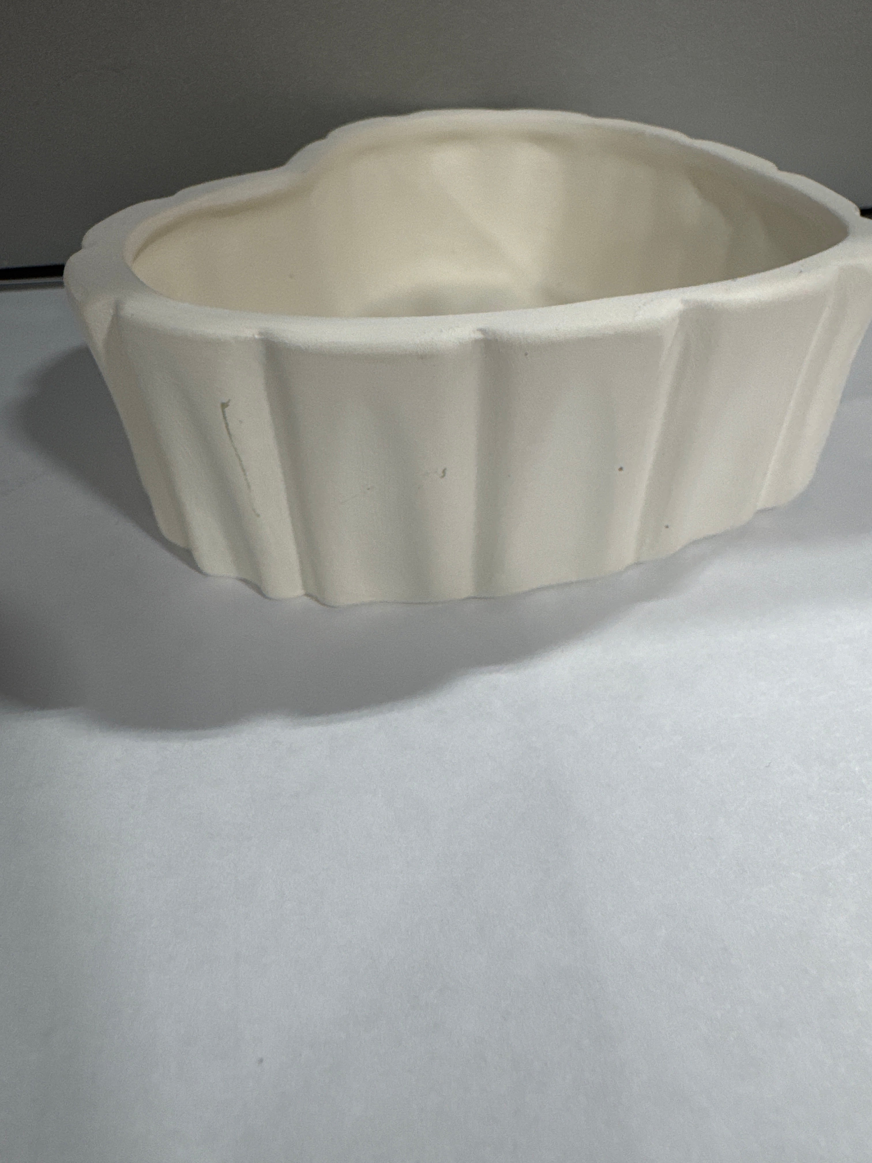 Deep heart textured tray