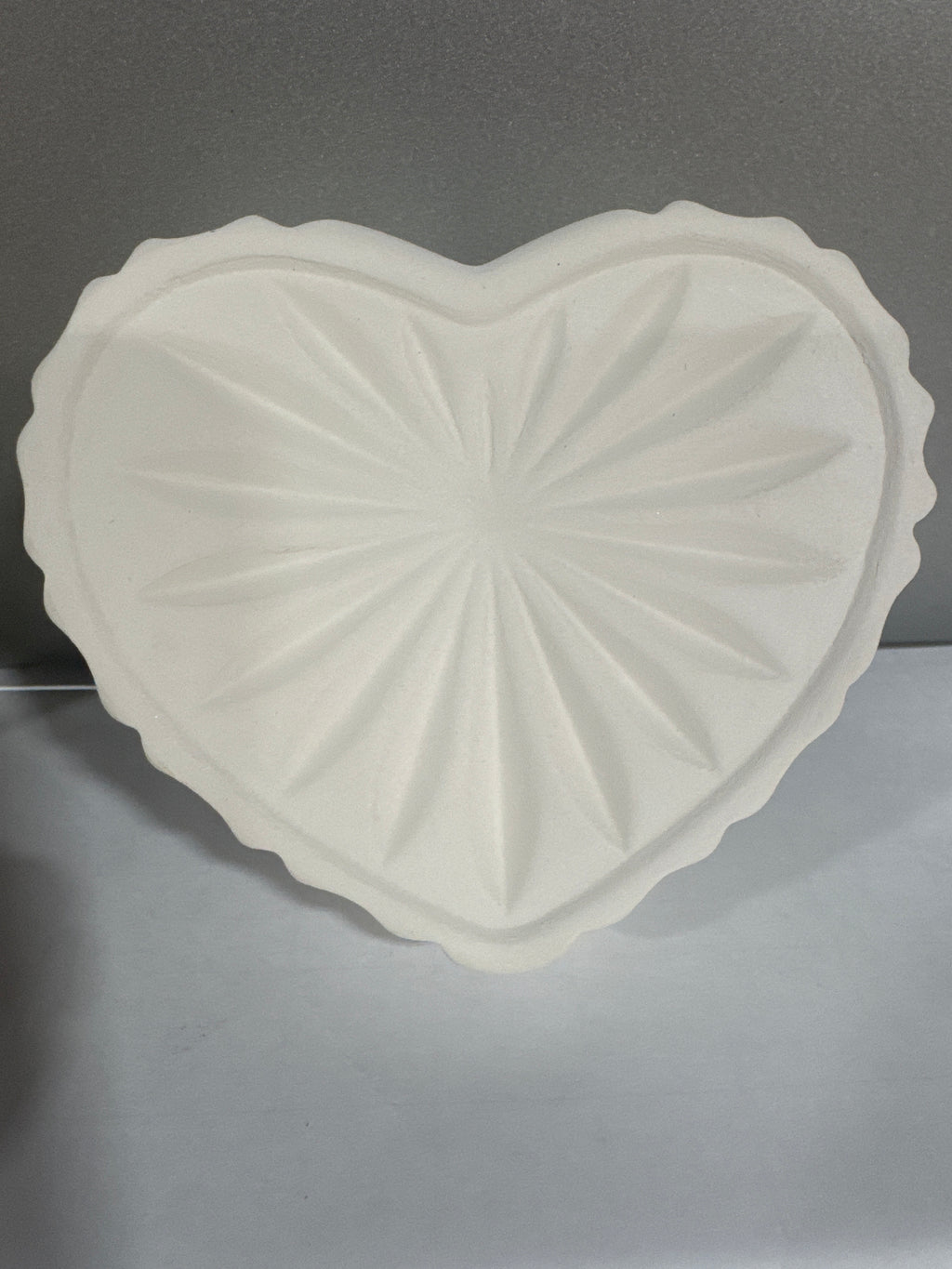 Deep heart textured tray